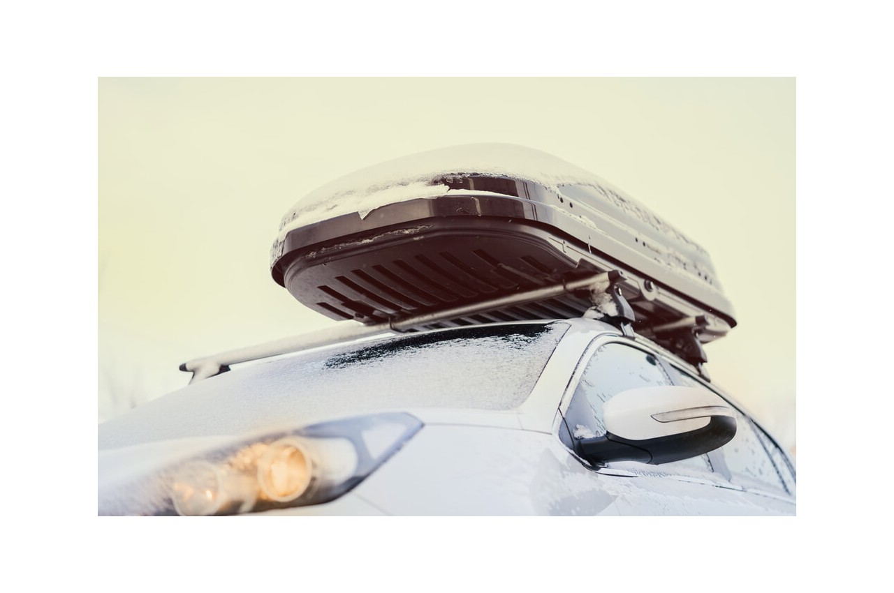 Jak poprawnie zamocować bagaż na boxie dachowym, aby uniknąć przesuwania się podczas jazdy?