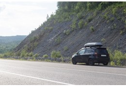 Box dachowy na środku czy z boku
